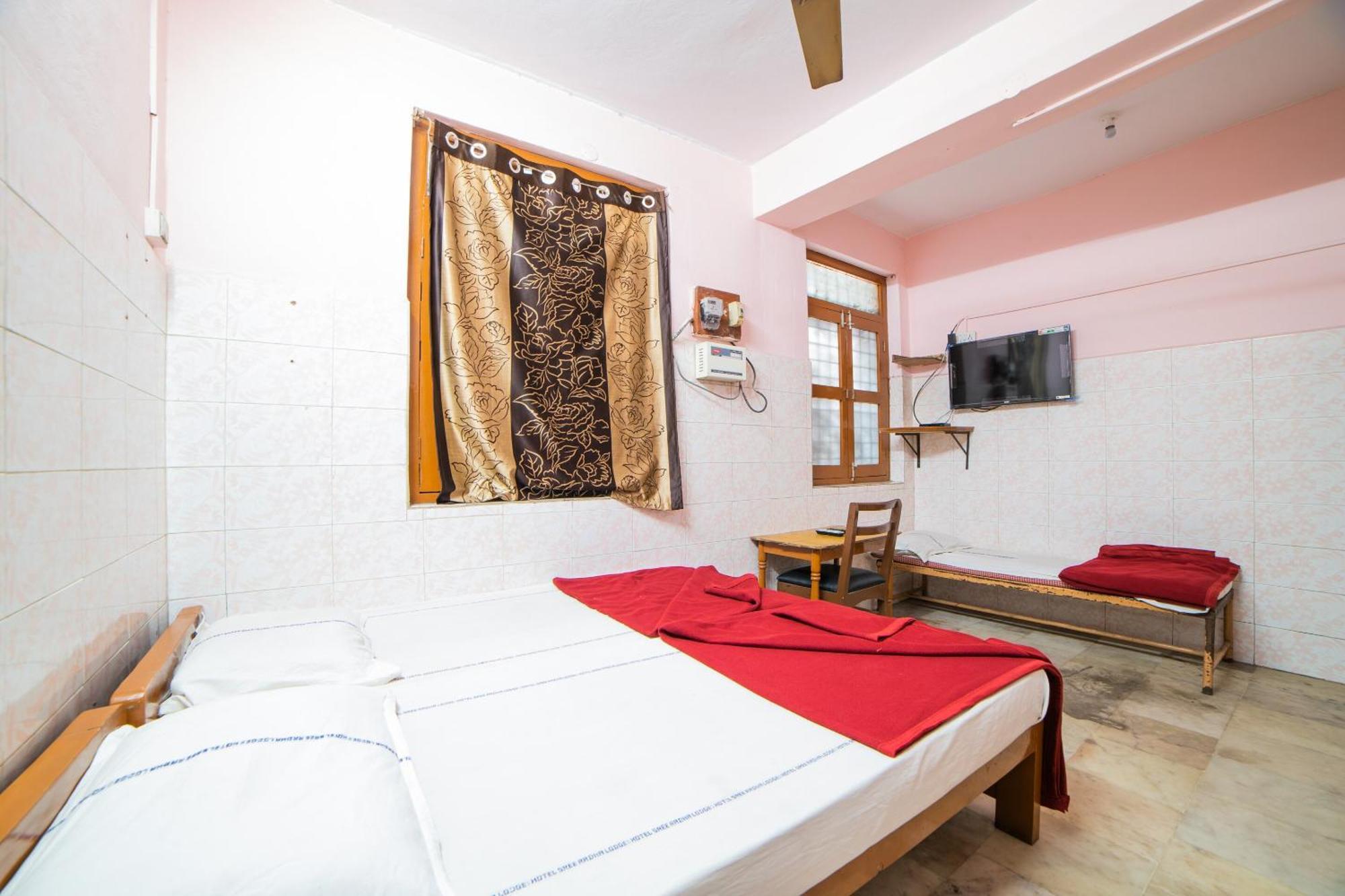 Hotel O Sree Radha Lodge Near Snow World Secunderabad Ngoại thất bức ảnh