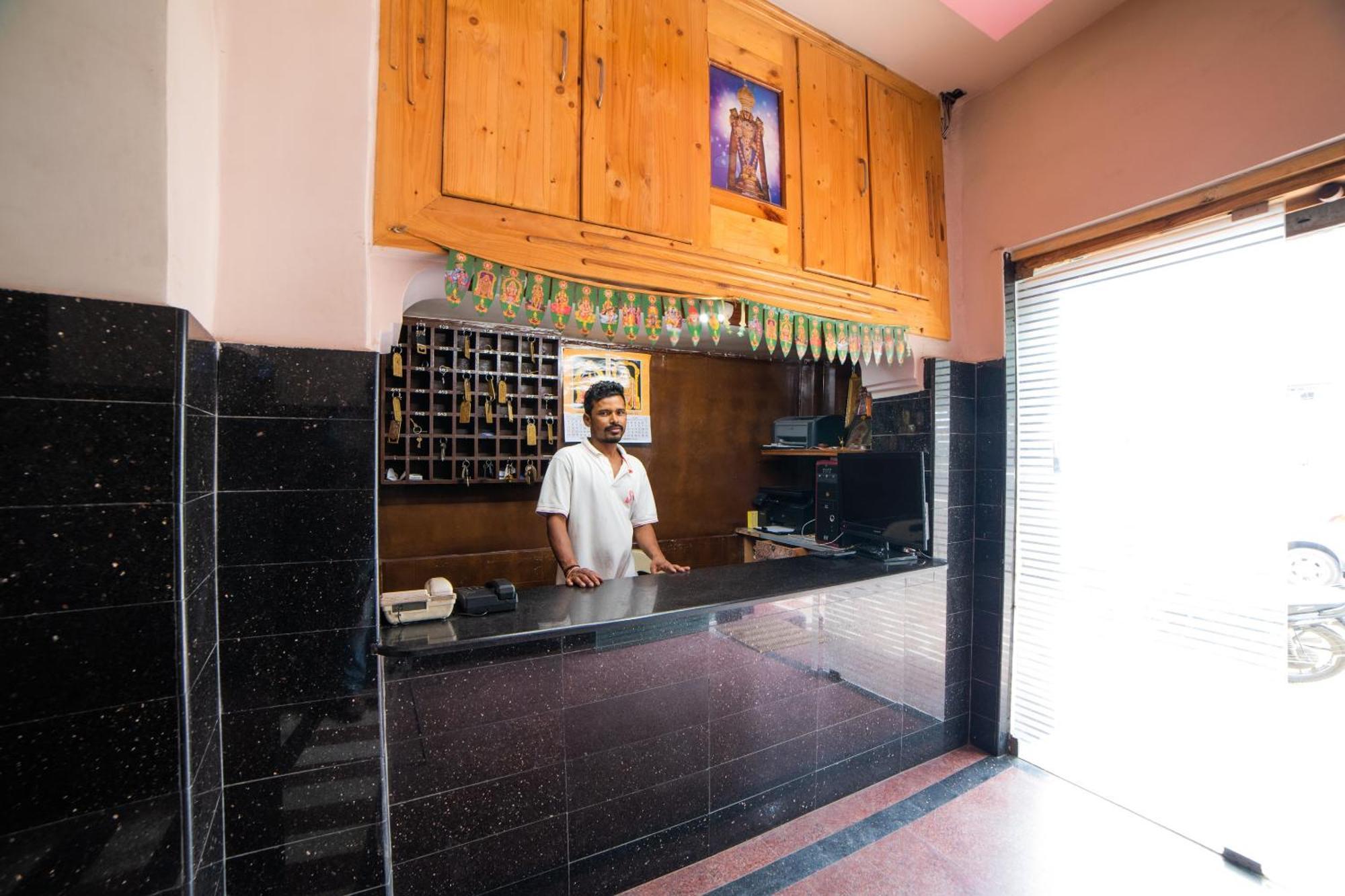Hotel O Sree Radha Lodge Near Snow World Secunderabad Ngoại thất bức ảnh